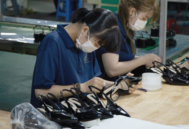 Xưởng sản xuất giày uy tín chất lượng cao tại TP.HCM - Hơn 15 năm kinh nghiệm | Tuấn Hùng Shoes 3 Đảm bảo chất lượng cho từng sản phẩm
