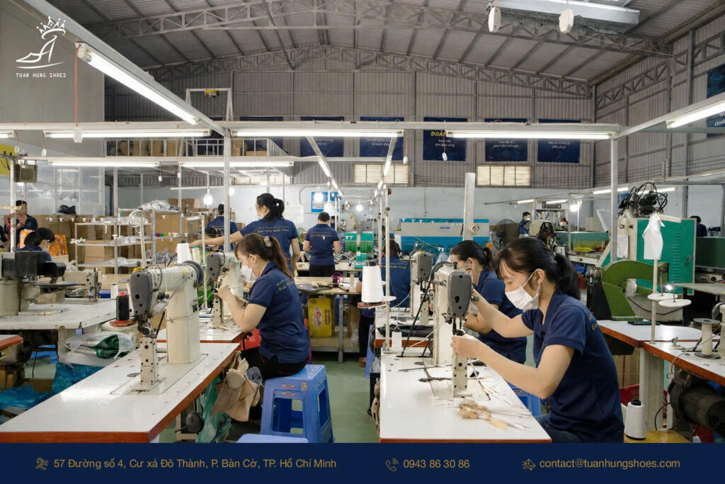 ĐIỀU GÌ KHIẾN KHÁCH HÀNG CỦA BẠN QUAY LẠI MUA ĐÔI GIÀY THỨ HAI 4 xưởng-sản-xuất-giày-nữ1234