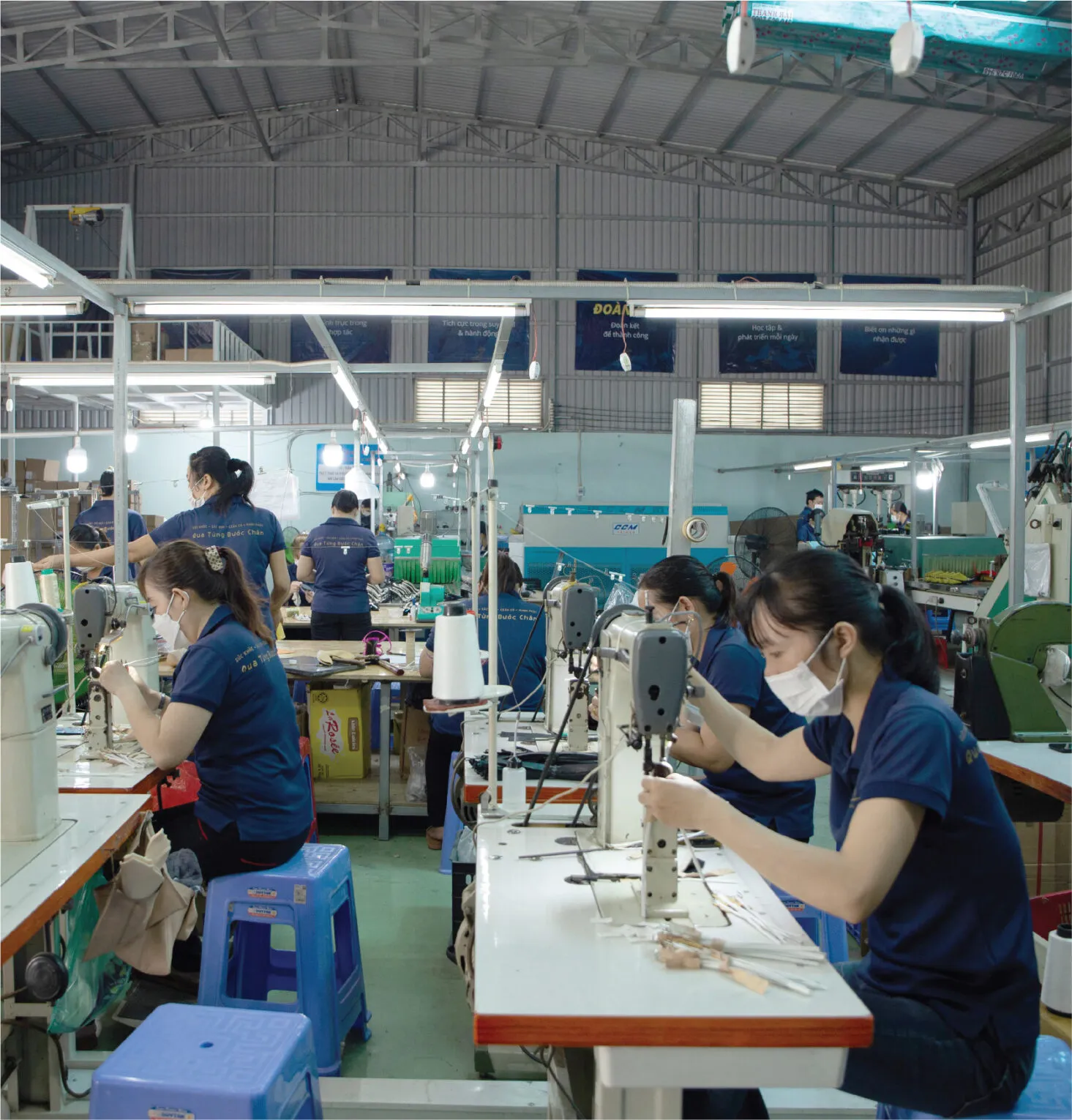 ODM giày chuyên nghiệp - 4 điểm khác biệt so với gia công thiếu chuyên nghiệp 4 tuan hung shoes 03 scaled