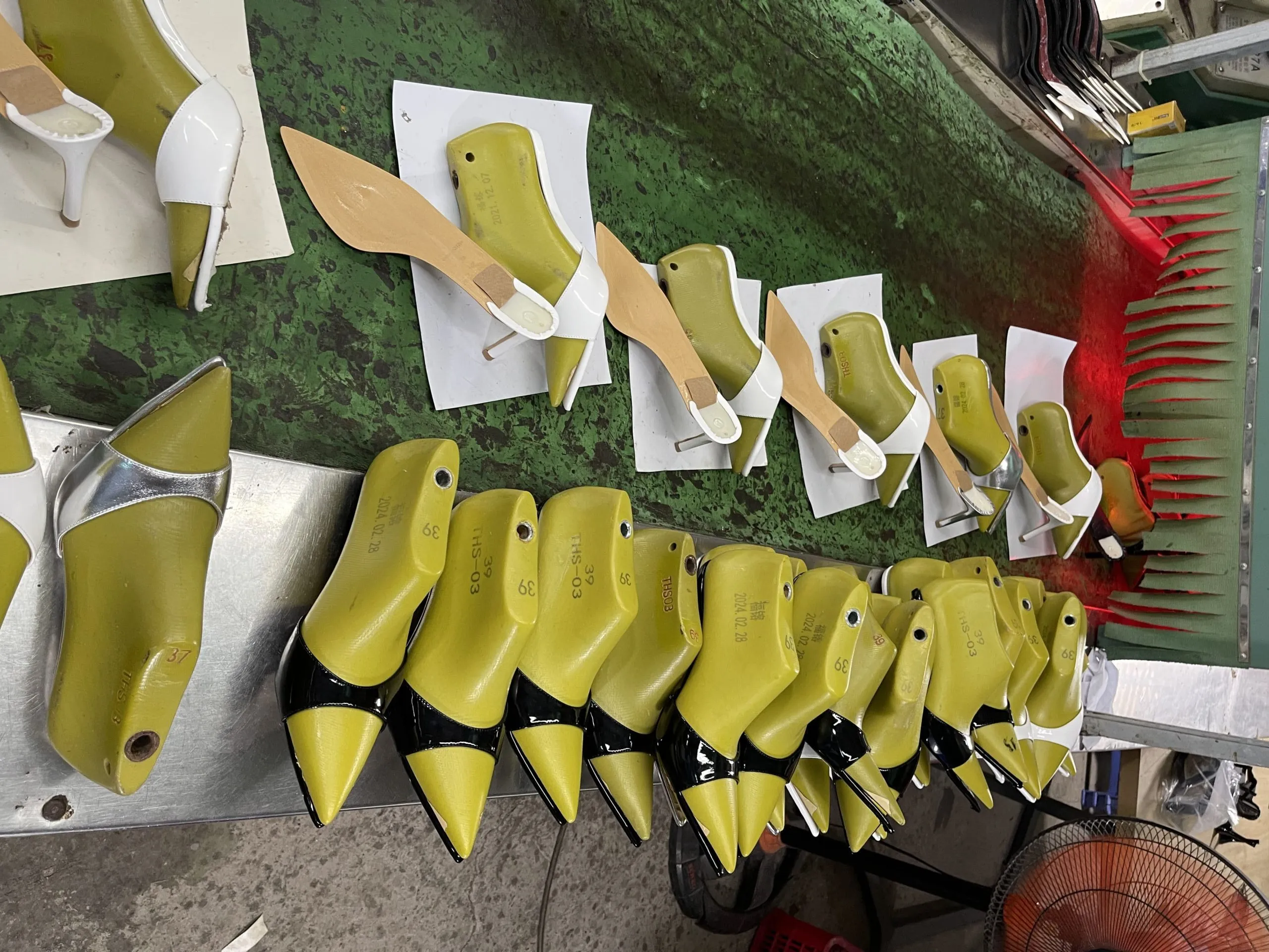 Form Giày Chuẩn - 5 Lợi Ích Chiến Lược Cho Thương Hiệu 1 form giày chuẩn