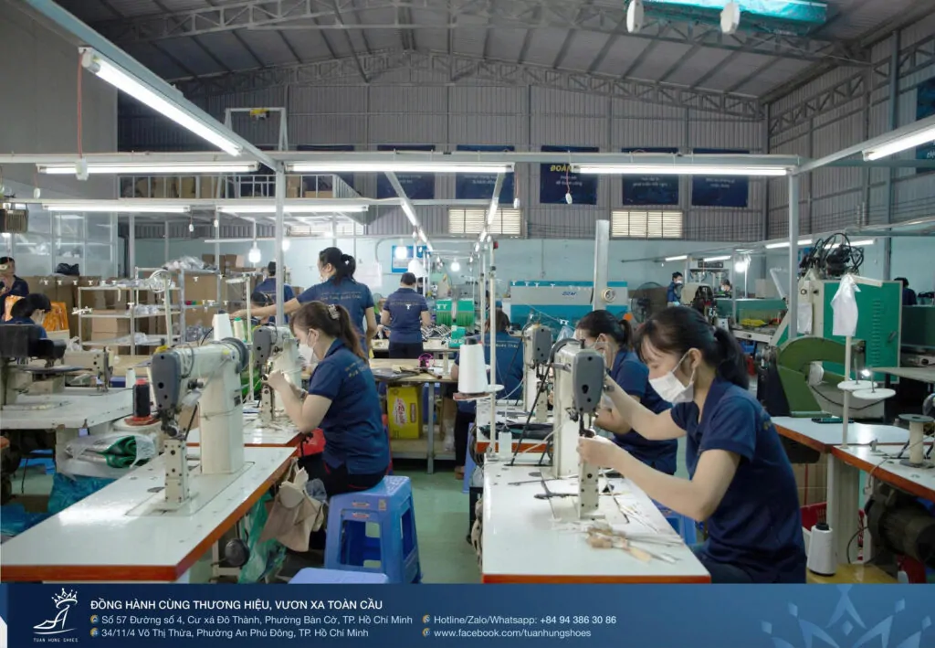 Xưởng gia công giày nữ uy tín cho chuỗi thời trang: Vì sao Tuấn Hùng Shoes được lựa chọn? 2 xuong gia cong giay nu cho chuoi thoi trang1
