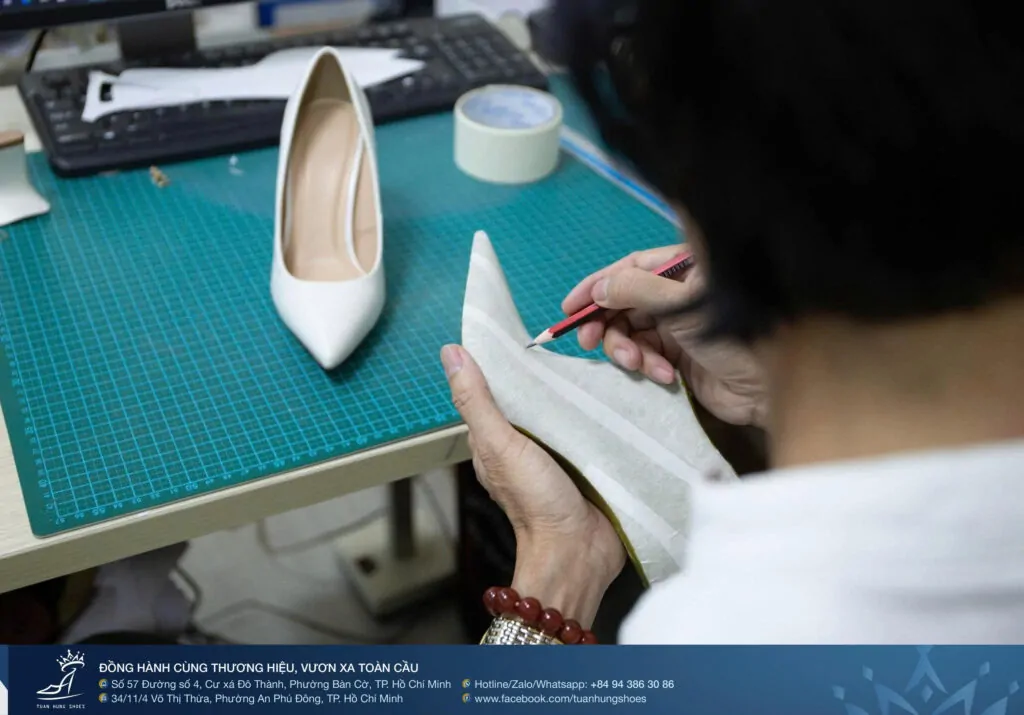 TỐI ƯU TỐC ĐỘ RA MẪU MỚI VỚI QUY TRÌNH R&D CHUẨN QUỐC TẾ TẠI TUẤN HÙNG SHOES 3 quy-trinh-r&d-giay-nu-thoi-trang-tuan-hung-shoes